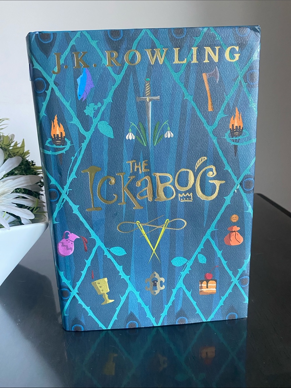 New🌈 J.K. Rowling "The Ickabog" Book